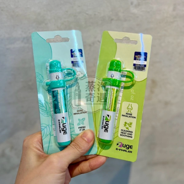 手拿越南ZUGE E-inhaler草本電子鼻通新鮮薄荷與綠野仙蹤2款實拍展示